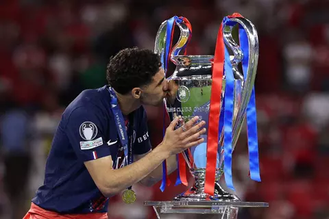 بعد لقبه الثالث.. حكيمي يتصدر قائمة العرب المتوجين بدوري أبطال أوروبا 